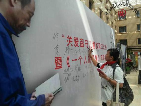 徐州小艺艺术慈善交流中心,以组织艺术家